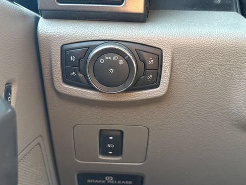 Used 2017 Ford F250 XLT w/ XLT Premium Package AWD/4WD image 22