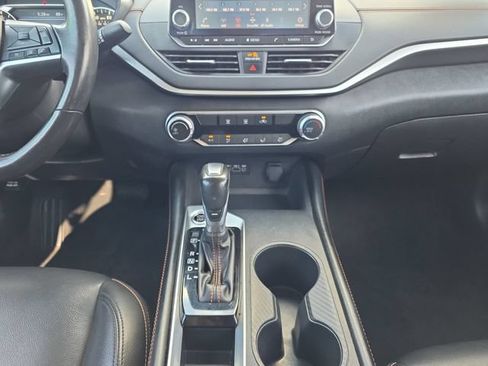 Used 2022 Nissan Altima 2.5 SR FWD image 3
