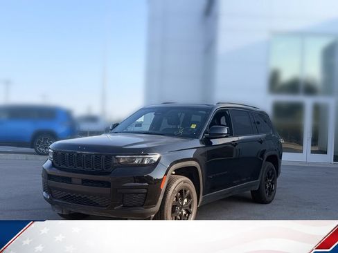 Used 2025 Jeep Grand Cherokee L Laredo AWD/4WD image 2