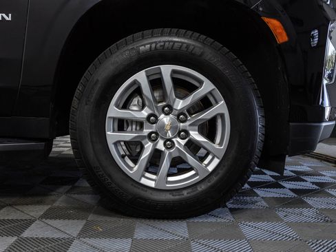 Used 2022 Chevrolet Suburban LT AWD/4WD image 46