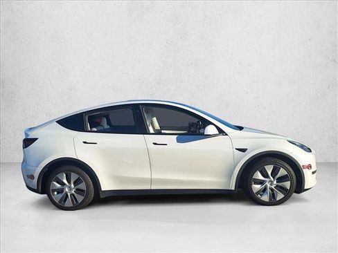 Used 2021 Tesla Model Y Long Range image 5