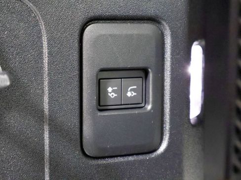 Used 2023 Land Rover Defender 90 S image 17