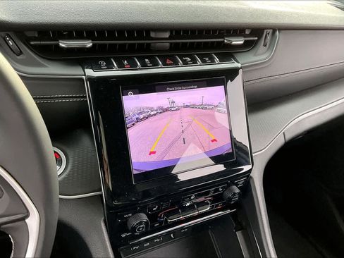 Used 2025 Jeep Grand Cherokee L Altitude image 25