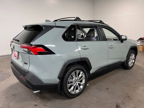 Used 2019 Toyota RAV4 XLE Premium w/ Carpet Mat Package image 4
