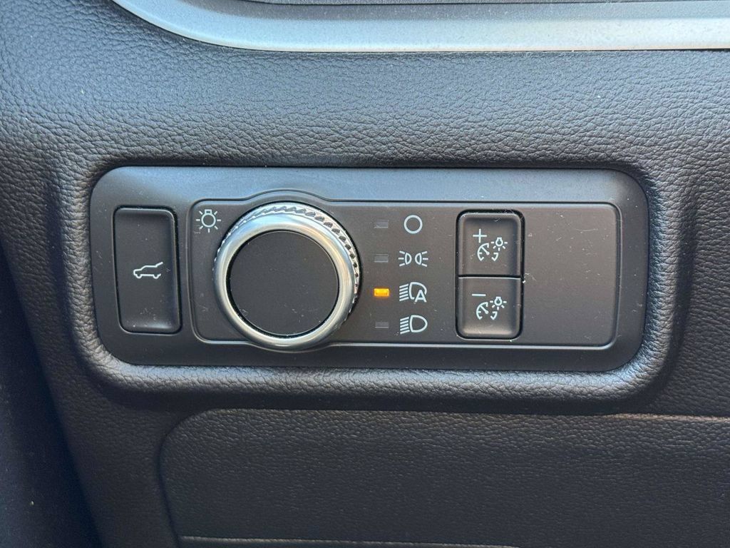 Used 2022 Ford Explorer XLT AWD/4WD image 26