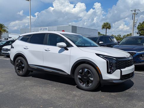 Certified 2026 Kia Sportage LX w/ LX Convenience Package FWD image 2