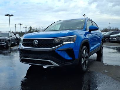 Used 2023 Volkswagen Taos SE w/ Panoramic Sunroof Package