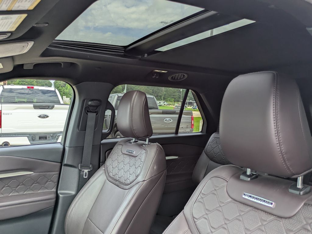 Used 2025 Ford Explorer Platinum w/ LUX Leather Package AWD/4WD image 9
