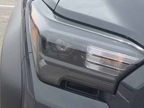 New 2026 Toyota 4Runner SR5 AWD/4WD image 8