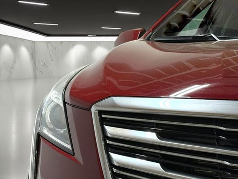 Used 2018 Cadillac XT5 Luxury w/ Driver Awareness Package image 11