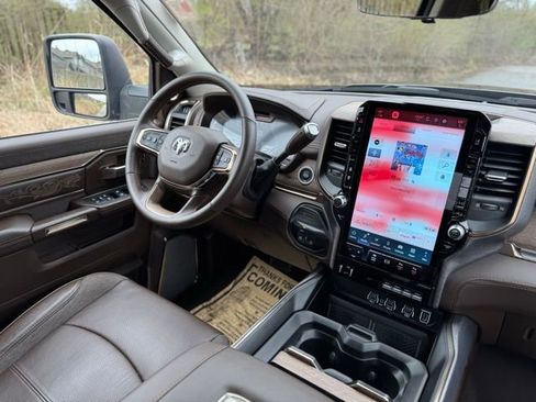 Used 2025 RAM 2500 Limited AWD/4WD image 29