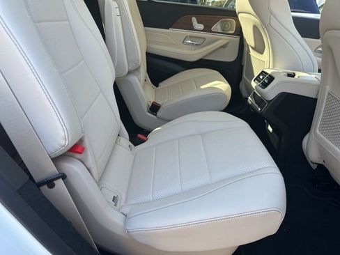 Used 2025 Mercedes-Benz GLS 450 4MATIC image 31