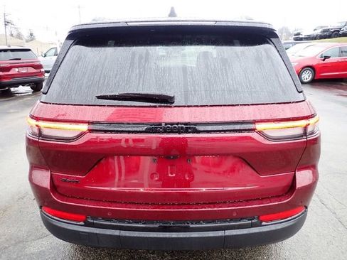 New 2025 Jeep Grand Cherokee Limited w/ MOPAR Finishing Package AWD/4WD image 4
