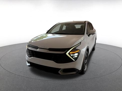 Used 2025 Kia Sportage LX FWD image 7