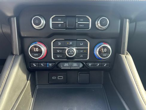 Used 2024 GMC Yukon AT4 w/ Technology Package AWD/4WD image 14