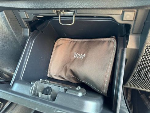 Used 2017 Jeep Wrangler Sport image 63