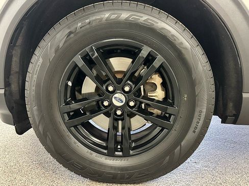 Used 2020 Ford Explorer XLT w/ Equipment Group 202A image 23