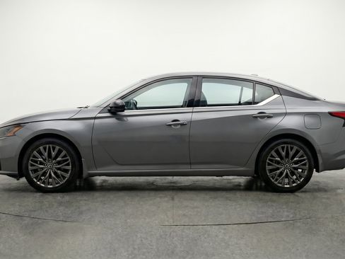 Used 2025 Nissan Altima 2.5 SV image 5