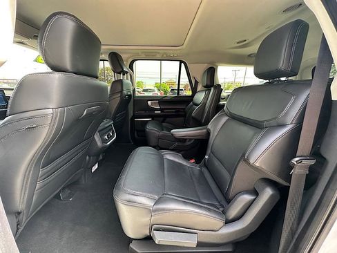 Used 2025 Ford Expedition Max Platinum AWD/4WD image 18