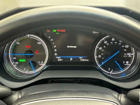 Used 2024 Toyota Venza LE image 30