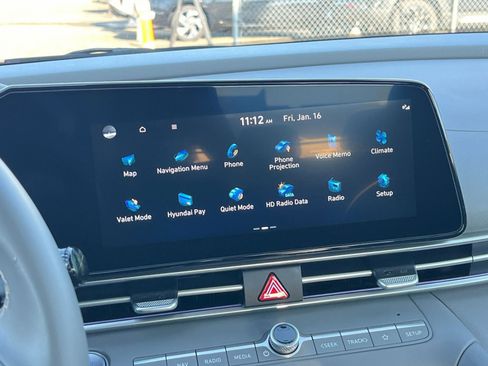 Used 2025 Hyundai Elantra SEL image 21