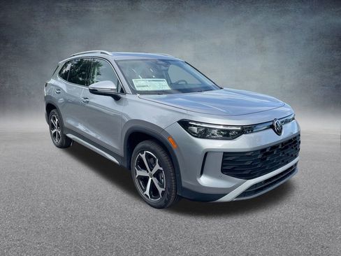 New 2025 Volkswagen Tiguan SE image 33