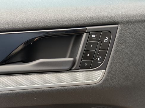 Certified 2025 Porsche Cayenne Coupe AWD/4WD image 22