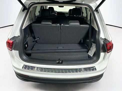 Used 2022 Volkswagen Tiguan SE w/ Panoramic Sunroof Package image 31
