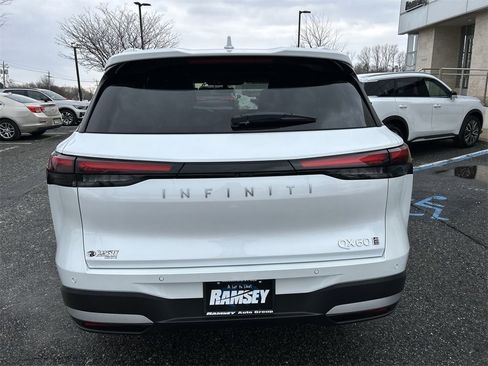 New 2026 INFINITI QX60 Luxe image 17