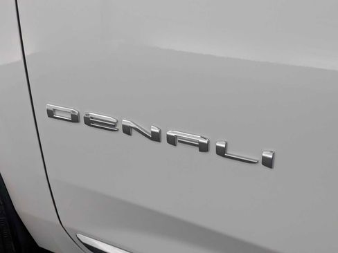 Used 2024 GMC Yukon Denali w/ Denali Reserve Package AWD/4WD image 11
