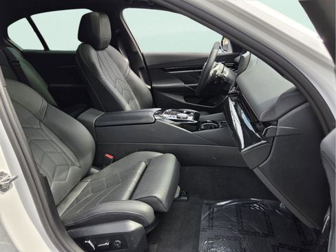 Certified 2025 BMW 530i RWD image 16