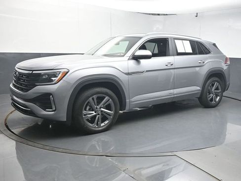 Used 2024 Volkswagen Atlas Cross Sport SEL R-Line AWD/4WD image 4