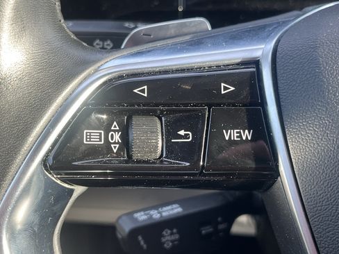 Used 2019 Audi e-tron Prestige w/ Prestige Package AWD/4WD image 19