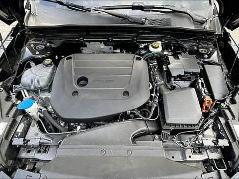 Used 2024 Volvo XC40 B5 Core AWD/4WD image 12