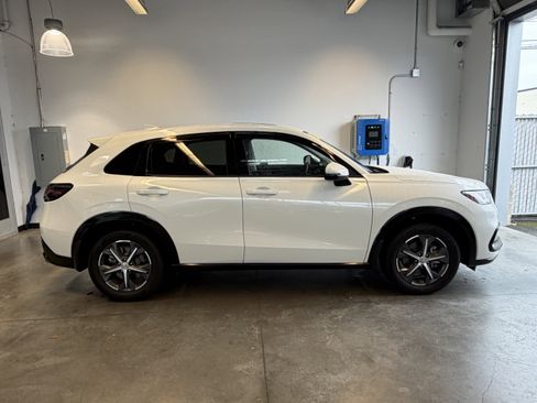 Used 2023 Honda HR-V EX-L image 2