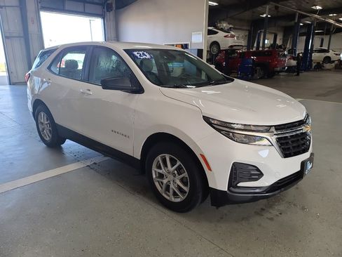 Used 2024 Chevrolet Equinox LS w/ LPO, Floor Liner Package FWD image 4