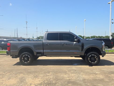 Used 2026 Ford F250 Platinum w/ Tremor Off-Road Package AWD/4WD image 2