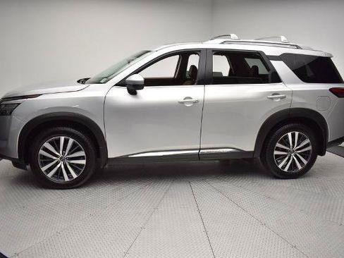 Certified 2022 Nissan Pathfinder Platinum w/ Cargo Package AWD/4WD image 8
