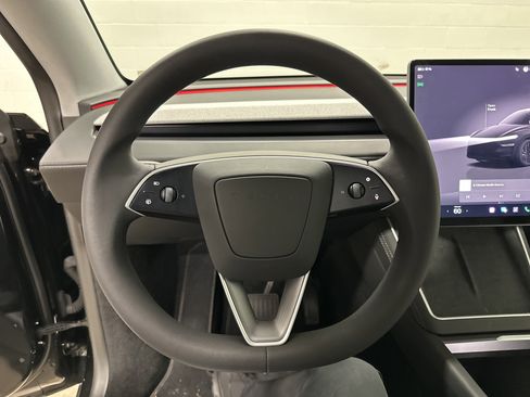 Used 2026 Tesla Model Y 2WD image 18