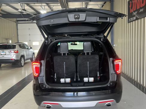 Used 2016 Ford Explorer XLT w/ Equipment Group 202A FWD image 4