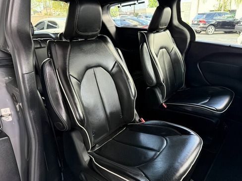 Used 2021 Chrysler Pacifica Limited w/ S Appearance Package FWD image 27