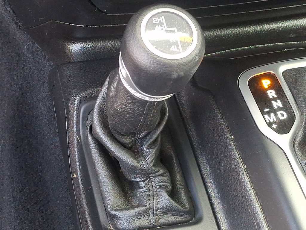 Used 2018 Jeep Wrangler Sport AWD/4WD image 24
