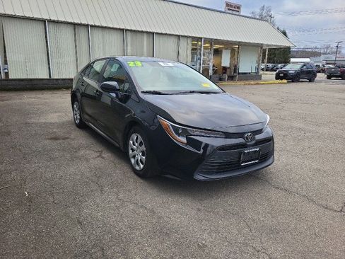 Used 2023 Toyota Corolla LE image 5