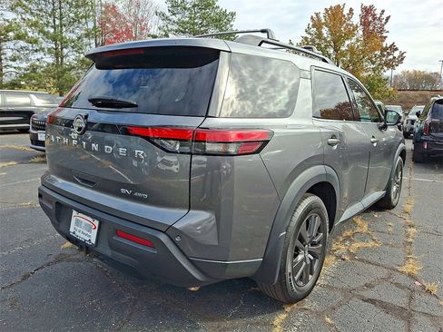 Used 2022 Nissan Pathfinder SV image 17