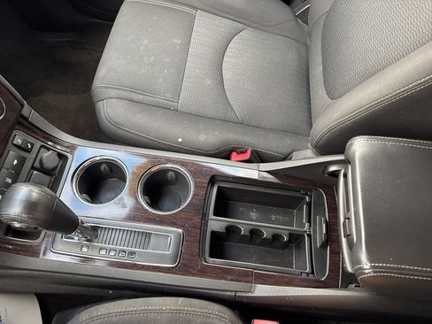 Used 2017 Chevrolet Traverse LT w/ Style and Technology Package image 27