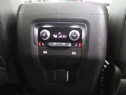 Used 2022 GMC Yukon AT4 AWD/4WD image 28
