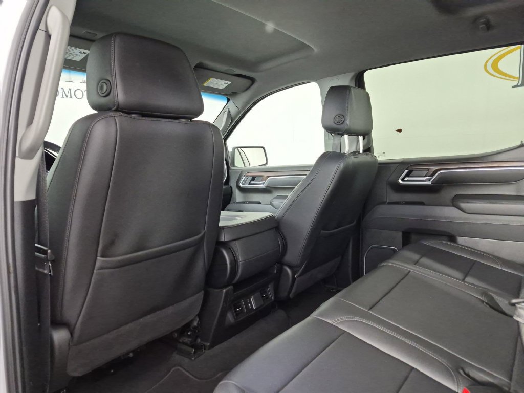 Used 2025 GMC Sierra 1500 SLT AWD/4WD image 31