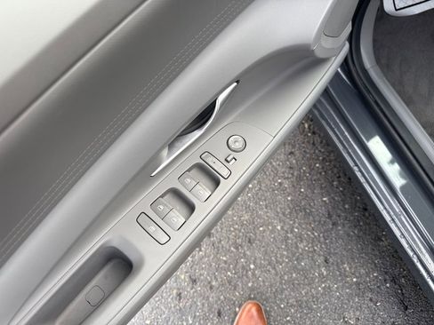 Used 2024 Hyundai Elantra SEL image 13