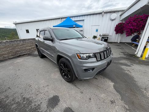 Used 2021 Jeep Grand Cherokee Laredo X AWD/4WD image 7