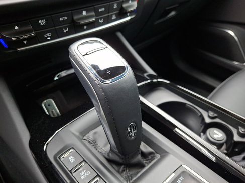 Used 2024 Maserati Levante GT Ultima image 15